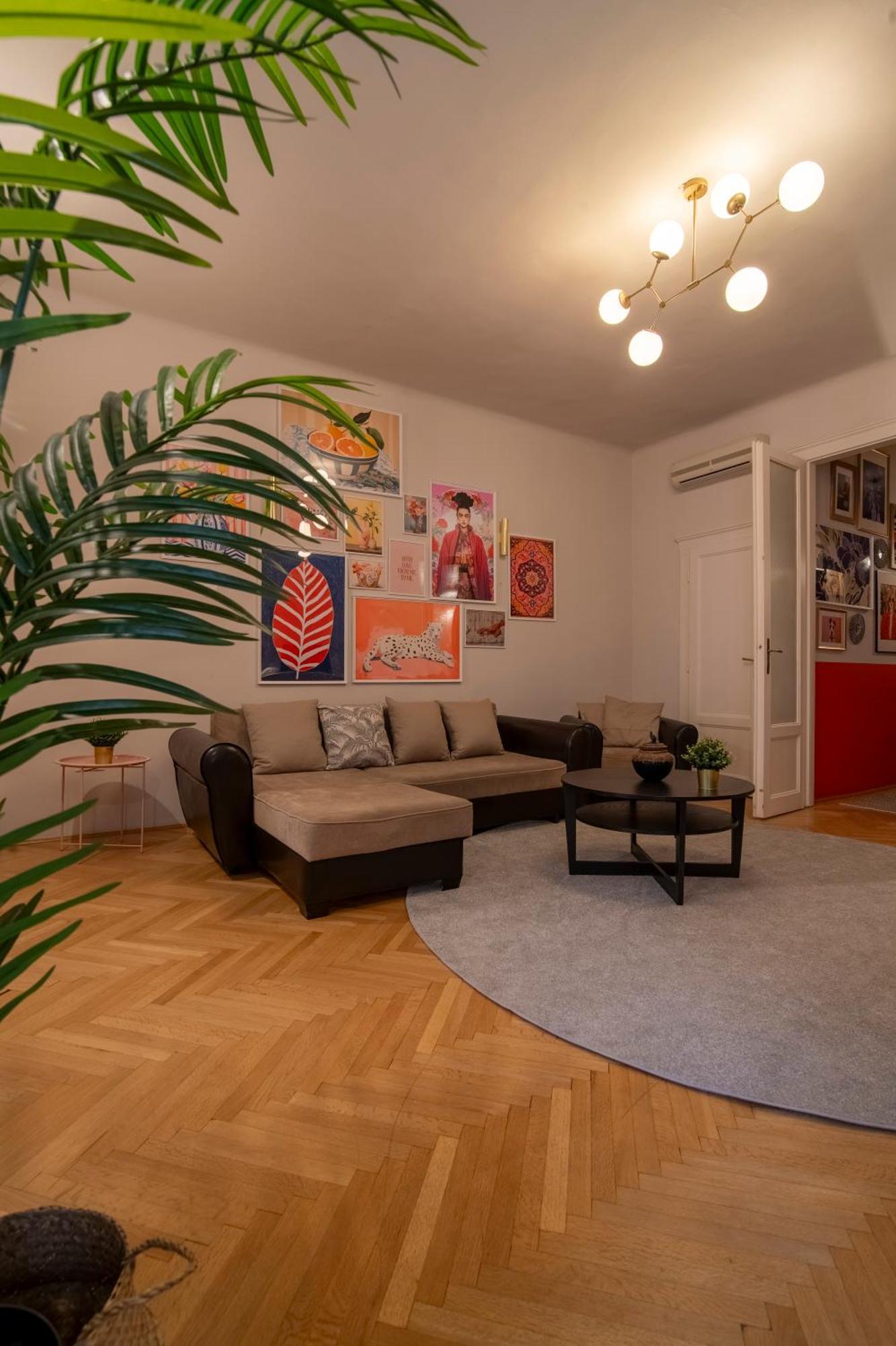 Be A Budapester Екстериор снимка